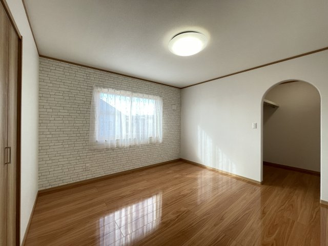 八戸市大字新井田字重地下の洋室