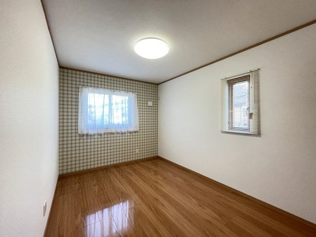 八戸市大字新井田字重地下の洋室