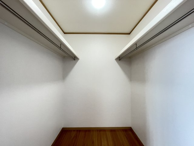 八戸市大字新井田字重地下の洋室