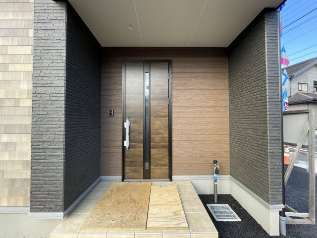 八戸市大字新井田字重地下の玄関