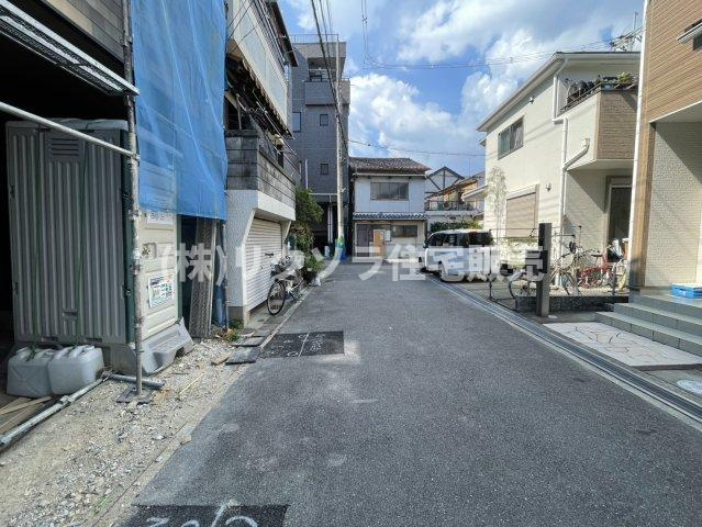 境橋町　新築一戸建ての前面道路含む現地写真|■物件内覧・資金計画相談・住宅ローン相談、リフォーム相談、お問合せ受付中■
※当日・翌日のご内覧、ご相談はお電話でのお問合せがスムーズです！