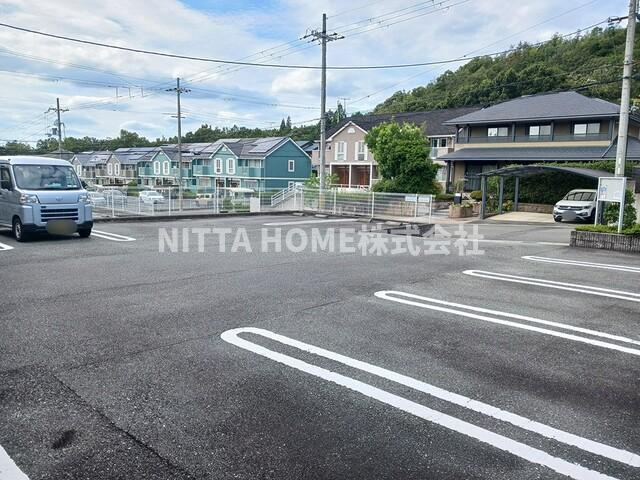 コモドカーサ・アヤⅠの駐車場|敷地内駐車場を完備＊