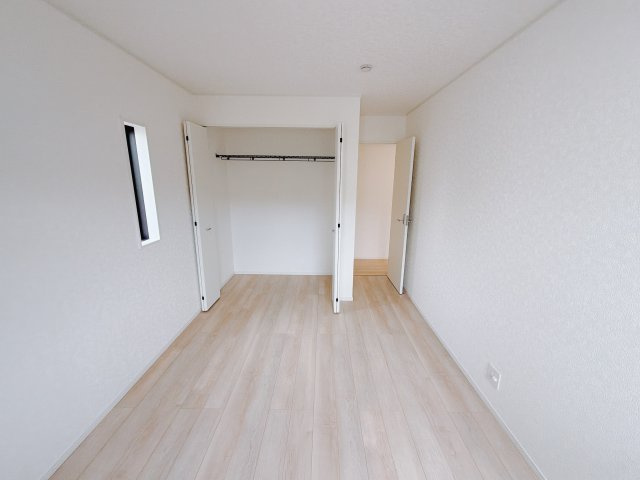 【新築戸建】前橋市河原浜町第3の洋室|広い寝室ならインテリアも自由自在にお楽しみいただけます♪お外から帰ってきた後は寝室でゆっくり自分の時間をお過ごしください。