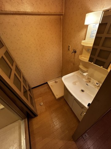 グランドヴィラ三先の洗面所