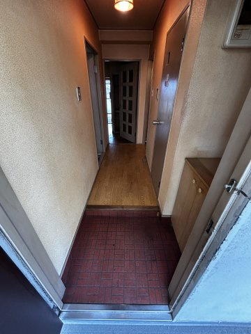 グランドヴィラ三先の玄関