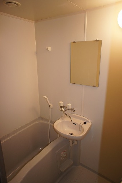 新品家具付きマンション荒戸28(KaGood福岡)の浴室|落ち着いた空間のお風呂です