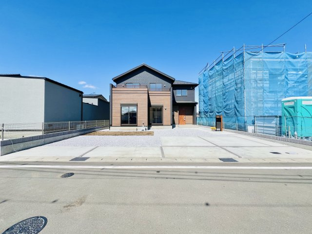 前橋市総社町総社の外観|敷地広々◎駐車スペース３台可♪