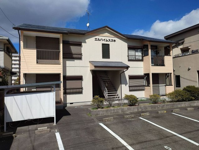 エルハイムスズキの駐車場