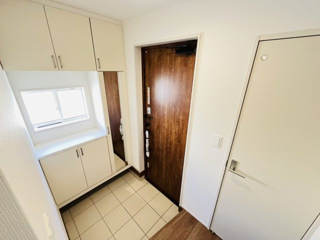 知多市八幡荒井1番1『仲介手数料無料』新築戸建ての玄関