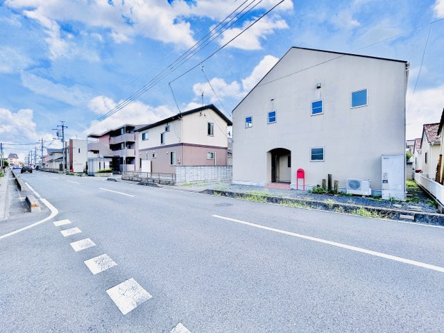 伊勢崎市連取元町の前面道路含む現地写真|閑静な住宅街で出入りも安心♪
住みやすい住環境◎