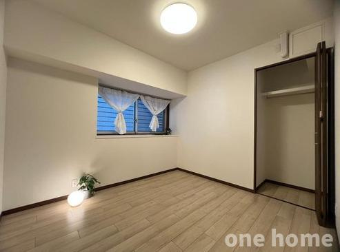 オリエント新大阪アーバンライフの洋室|◆約4.7帖洋室にもクローゼット完備！各居室にクローゼットがあり、収納豊富なお部屋です！
◆【即日内覧会開催中】ご自宅や最寄り駅などで送迎が可能です。ご希望をお申し付けください！