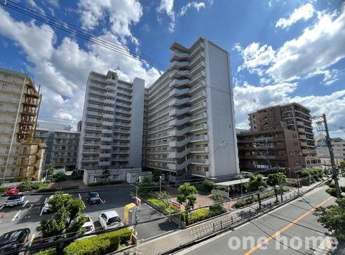 オリエント新大阪アーバンライフの展望|◆バルコニーからの眺望です！3階部分ですが、前面道路が広く、開放感があります！
◆近隣には商業施設が揃い、生活至便な環境です！