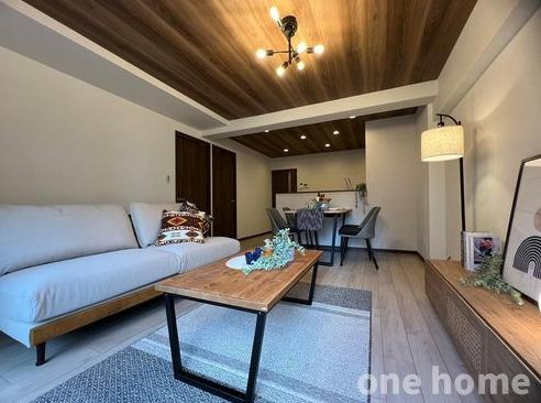 オリエント新大阪アーバンライフの居間・リビング|◆広々LDKは約14.5帖！家具を置いても余裕があります！家族の憩いの場となりますね♪
◆令和7年7月フルリノベーション完了！手直しなしでお住まいいただけます！