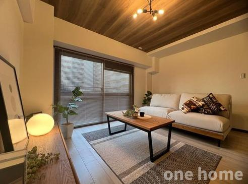 オリエント新大阪アーバンライフの居間・リビング|◆LDK 別角度です！南側バルコニーから陽光差し込む明るい空間です！
◆【即日内覧会開催中】土日はもちろん！平日の仕事終わりの内覧も可能です！