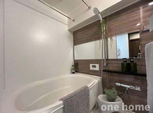 オリエント新大阪アーバンライフの浴室|◆新調された浴室です！
◆浴室暖房乾燥機が完備され、雨の日の洗濯物干しに大活躍です！