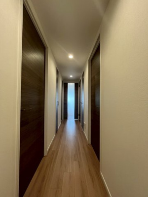 【内装】 | レイシアコート平野長原パークサイトリッジ | 玄関から各お部屋へと続く廊下です。