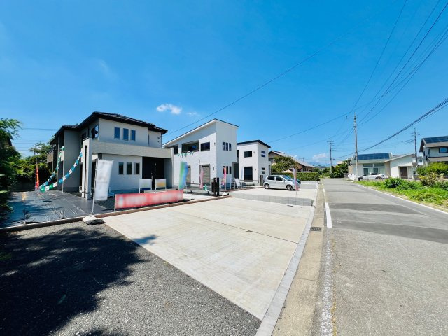 前橋市川原町2丁目の前面道路含む現地写真|閑静な住宅街で、お車の駐車も楽々♪