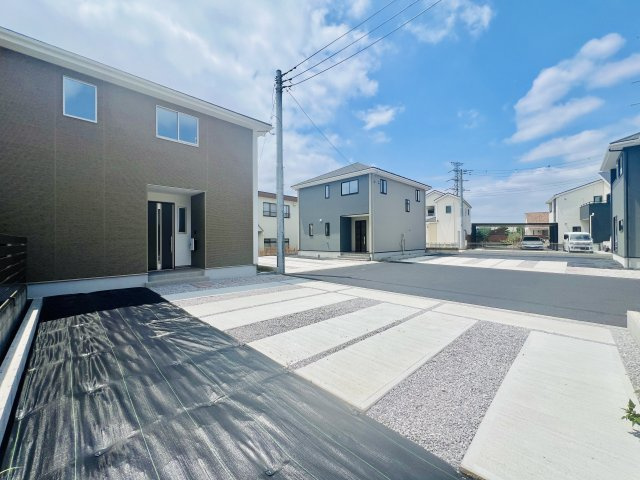 前橋市東善町の前面道路含む現地写真|敷地内で駐車も楽々♪