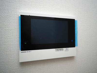 【セキュリティ】 | コンフォリア・リヴ大阪本町 | モニター付きインターフォンです。