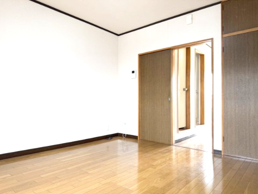 コスモスメゾンII｜インターネットが無料で使える賃貸物件の居間・リビング