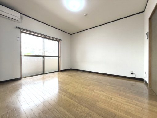 コスモスメゾンII｜インターネットが無料で使える賃貸物件の居間・リビング