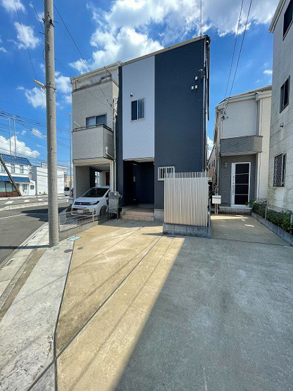 【外観】 | ふじみ野市苗間　中古一戸建住宅　(ふじみ野店) | 周辺に商業施設が整った暮らしやすい住環境です。
ショッピング施設「トナリエふじみ野」まで徒歩7分とお買い物充実！