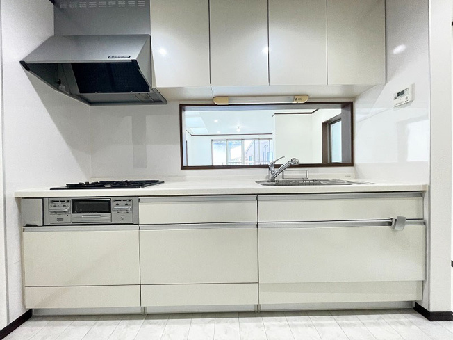 【キッチン】 | ふじみ野市苗間　中古一戸建住宅　(ふじみ野店) | 収納豊富な為、キッチン用品等の整頓がしやすくすっきりとしたキッチンに。
