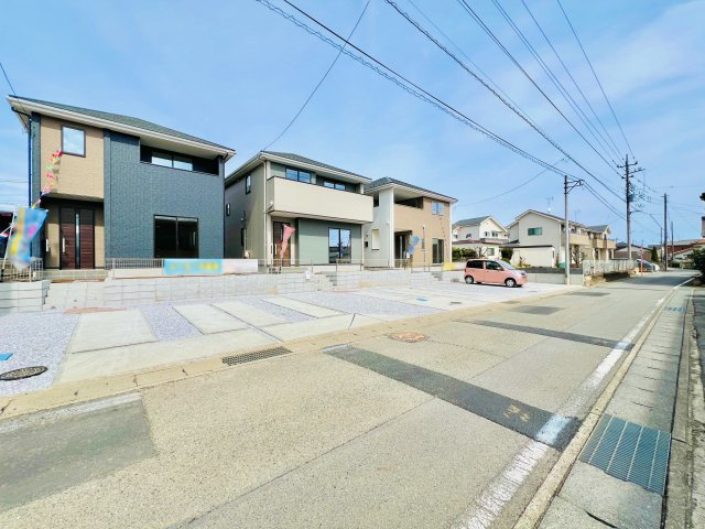 高崎市倉賀野町の前面道路含む現地写真|間口も広く、駐車が苦手な方にもおススメです♪