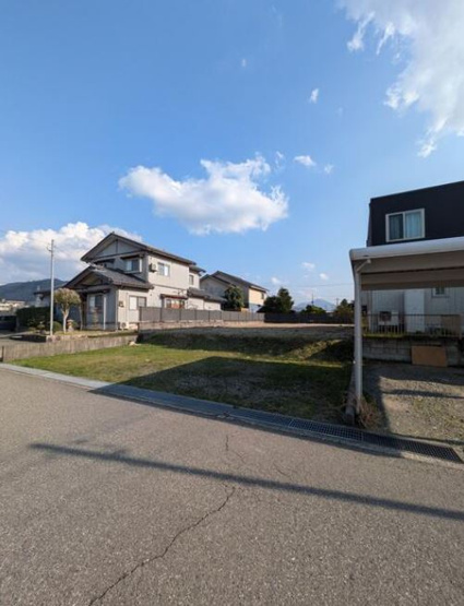 【前面道路含む現地写真】 | 鯖江市東鯖江2丁目　土地