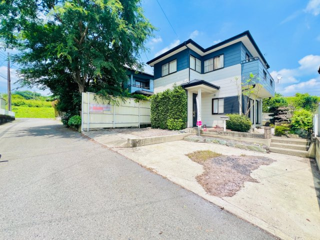 高崎市白岩町（LIXIL・中古）の前面道路含む現地写真|閑静な住宅地◎