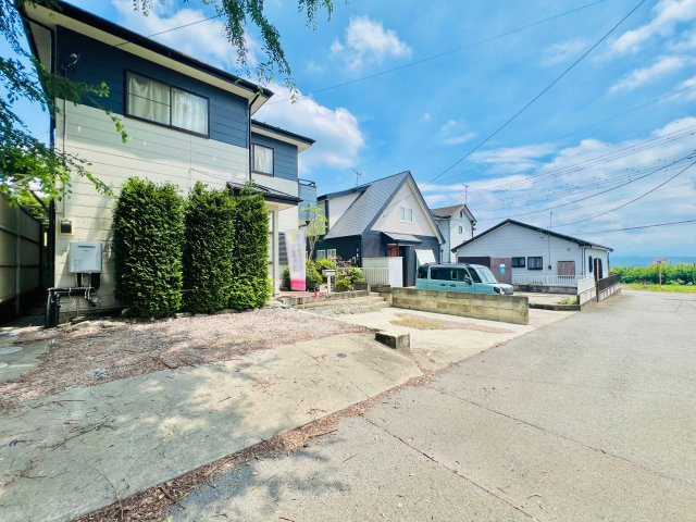 高崎市白岩町（LIXIL・中古）の前面道路含む現地写真|車の通りも少なく、駐車も楽々♪
