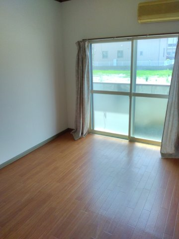 ランブル天 パート2の居間・リビング|東側6畳洋室