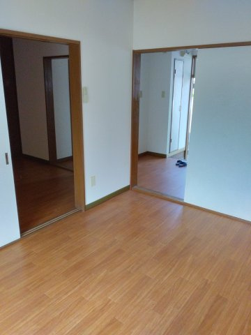 ランブル天 パート2の居間・リビング|東側6畳洋室