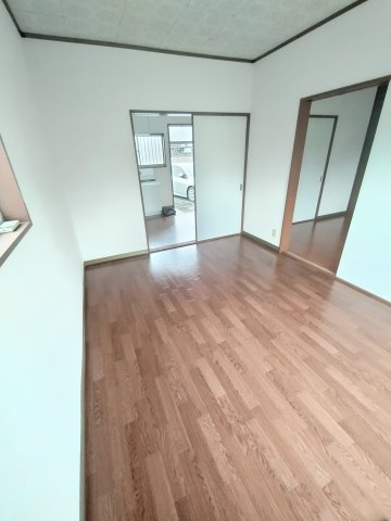 ランブル天 パート2の居間・リビング|西側6畳洋室　エアコン付き