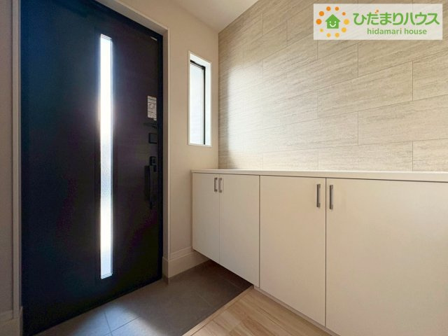 ひたちなか市津田4期　新築戸建の玄関|丁度良い靴箱のサイズ♪これだけあれば家族全員の靴がしまえてスッキリ(^O^)