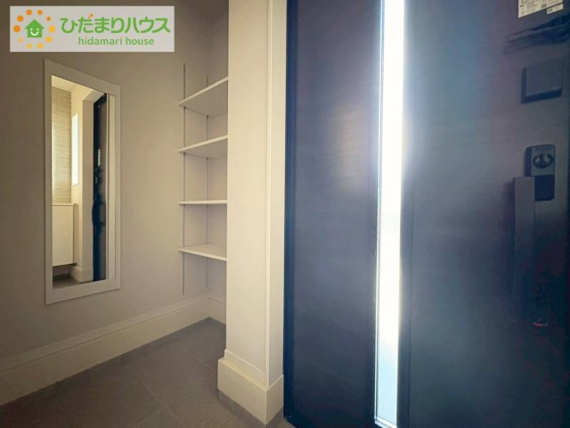 ひたちなか市津田4期　新築戸建の収納|シューズインクローゼットは、靴以外にもゴルフバックやベビーカーを置くことができ、 散らかりがちな玄関もスッキリします。