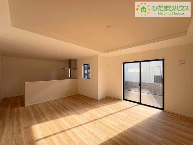 ひたちなか市津田4期　新築戸建の居間・リビング|お子様が元気に遊べる広々としたリビングです。