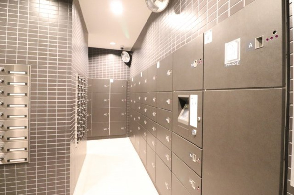 【設備】 | 【宅配ボックス】宅配時間を気にすることなく、お出かけを楽しんでいただけます♪