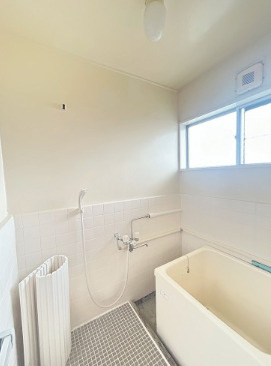 水戸市渡里町　一棟アパートの浴室