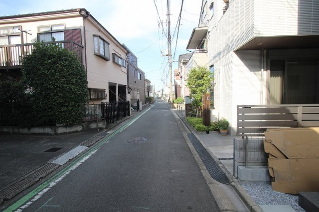 【前面道路含む現地写真】 | 朝霞市本町１丁目　新築一戸建住宅　全１棟（朝霞店） | 2025年11月9日撮影