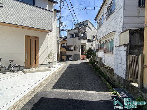 大宮一ノ井町 新築戸建(1号地)の前面道路含む現地写真