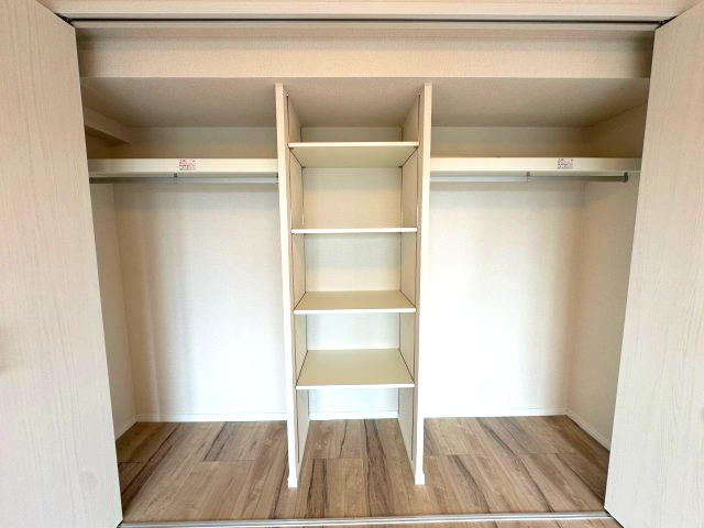相模大野ハイライズの収納|クローゼット
大容量のクローゼットになっていてキャリーケースなど大きな荷物もすっきりと収納することができそうです。