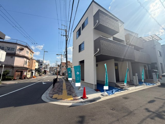 新築戸建　大東市三住町　の前面道路含む現地写真