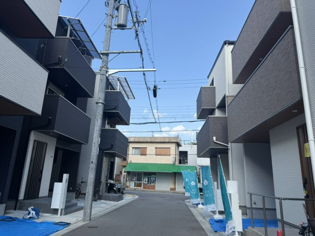 新築戸建　大東市三住町　の前面道路含む現地写真