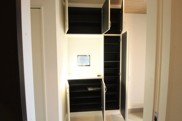 介良乙　新築戸建　3号棟（全4区画）【内覧可能】の収納|玄関収納