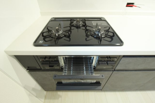 介良乙　新築戸建　3号棟（全4区画）【内覧可能】のキッチン|３口コンロ＆グリル