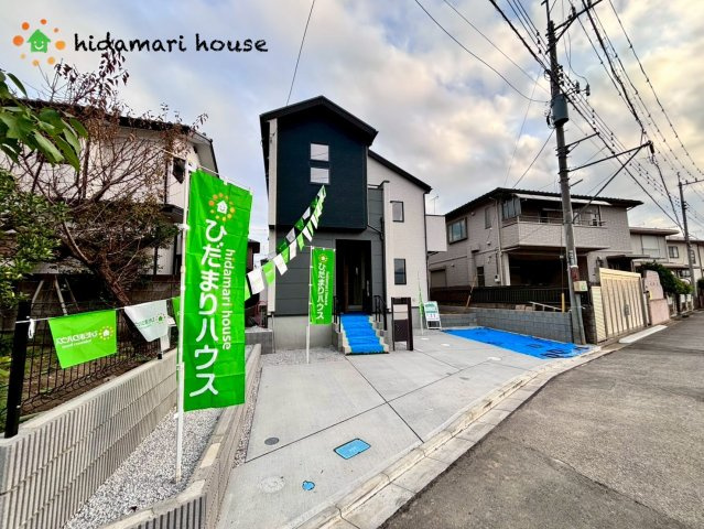 桶川市加納2期　新築戸建　ブルーミング01の前面道路含む現地写真