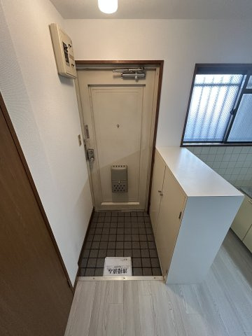 大阪市淀川区三津屋北２丁目の賃貸マンションの玄関