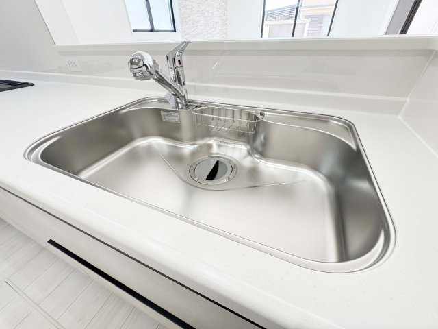 耐震+高性能＋高デザインをローコストで！：中島 限定1棟のキッチン|浄水器内蔵ハンドシャワー