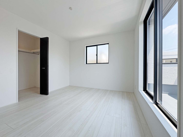 洋室　各居室に収納スペースを確保